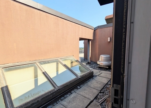2 beds, 2.5 baths, 1,145 sqft, $3,350, Unit 706
