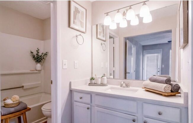 1 bed, 1 bath, 705 sqft, $1,225, Unit 2057