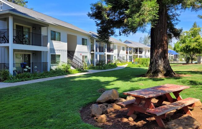 Villa Monterey Apartments
