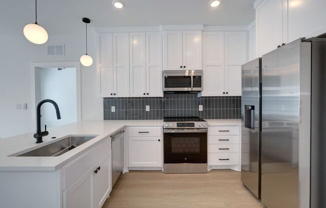 High-End New Construction Condo Walk to UT!
