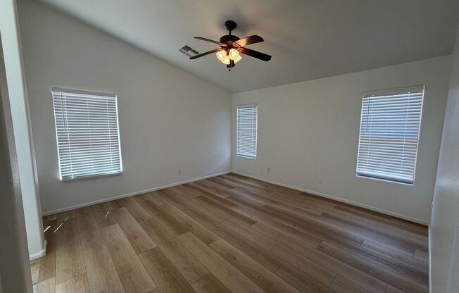 1225 N 159 DR