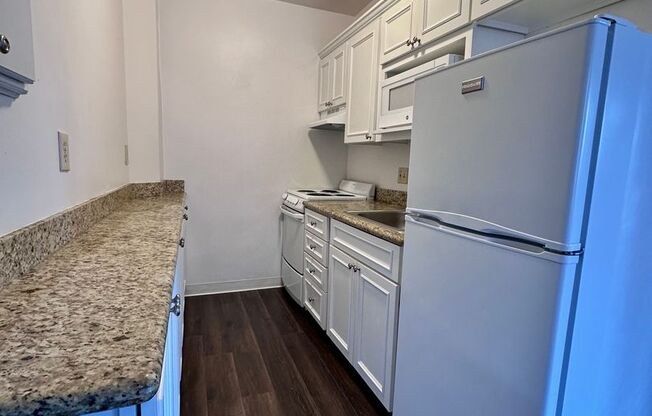 1 bed, 2 baths, 692 sqft, $2,325, Unit 0511