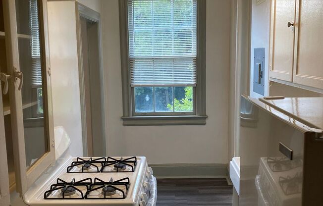 2 beds, 1 bath, $2,399