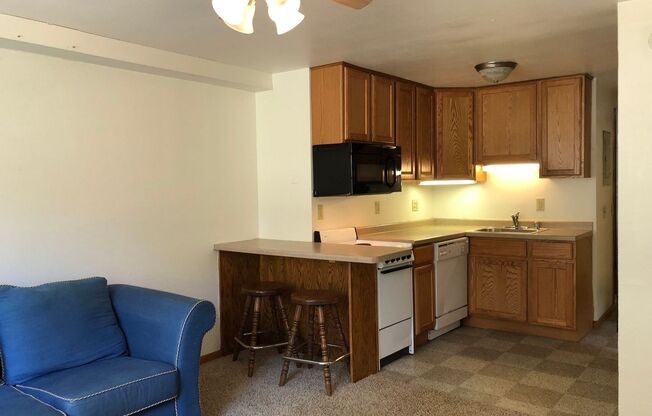 2 beds, 1 bath, $1,695