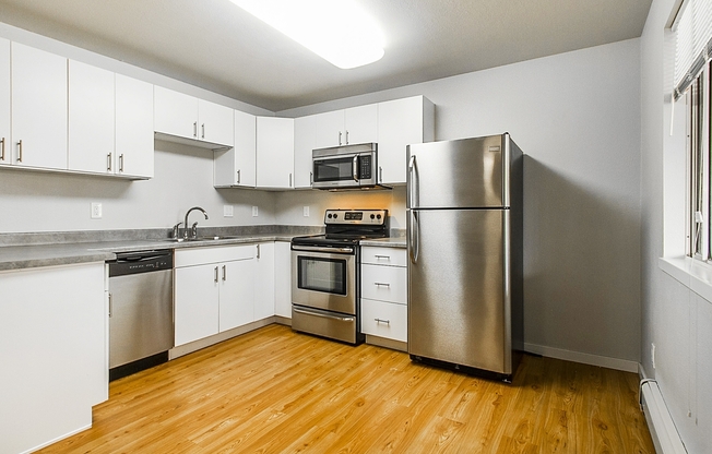 2 beds, 1 bath, 775 sqft, $1,900, Unit 107