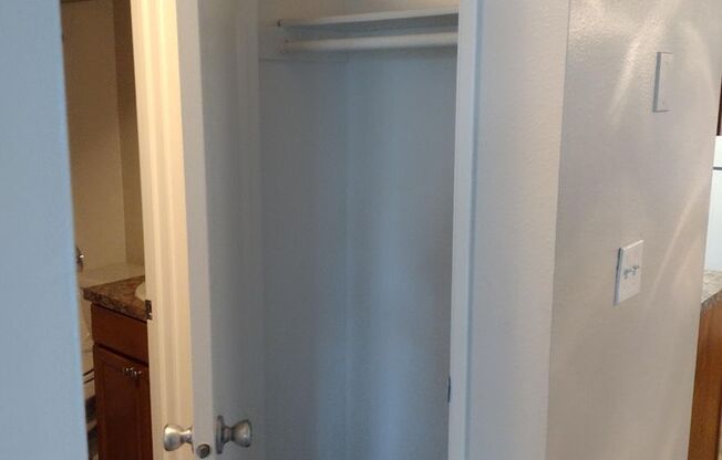 1 bed, 1 bath, 592 sqft, $1,350, Unit 020