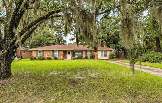 606 HIGHLAND DR