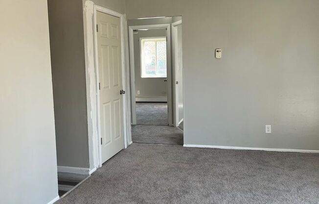 2 beds, 1 bath, $990, Unit 202