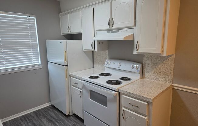 2 beds, 1.5 baths, 925 sqft, $800