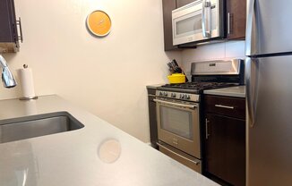 535 W 52 ST