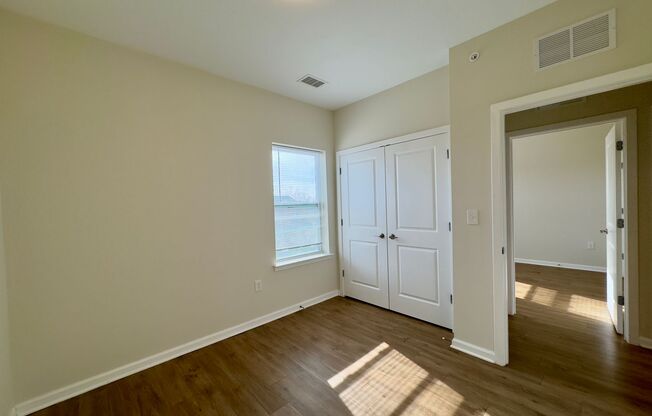 3 beds, 2 baths, 925 sqft, $1,600, Unit 5906 Arizona Ave- Apt B