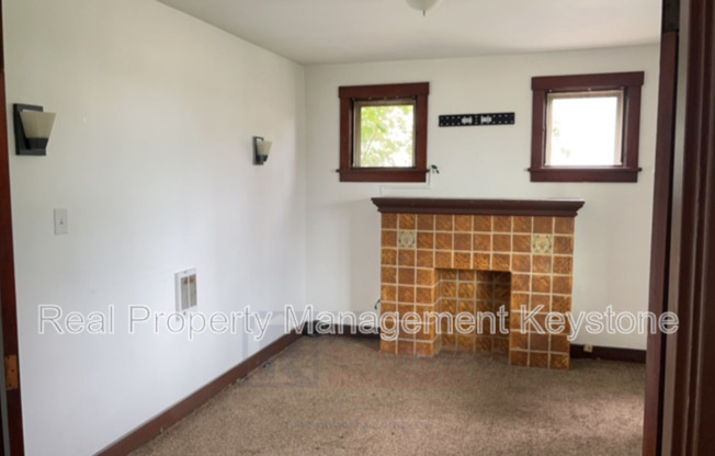 122 E 16 AVE