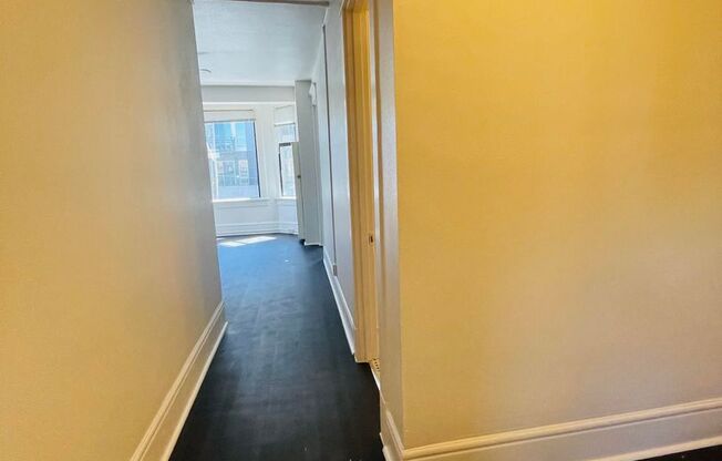 2 beds, 1 bath, 681 sqft, $2,095, Unit 419