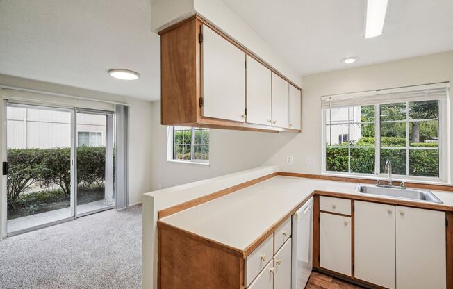 2 beds, 2 baths, 900 sqft, $1,695, Unit L090