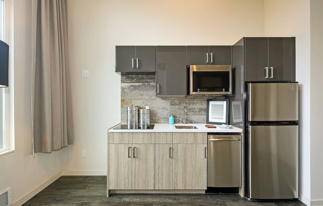 Studio, 1 bath, 231 sqft, $1,352, Unit 410