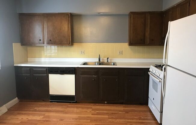 2 beds, 1.5 baths, $1,250