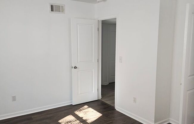 2 beds, 1 bath, $1,050, Unit 702