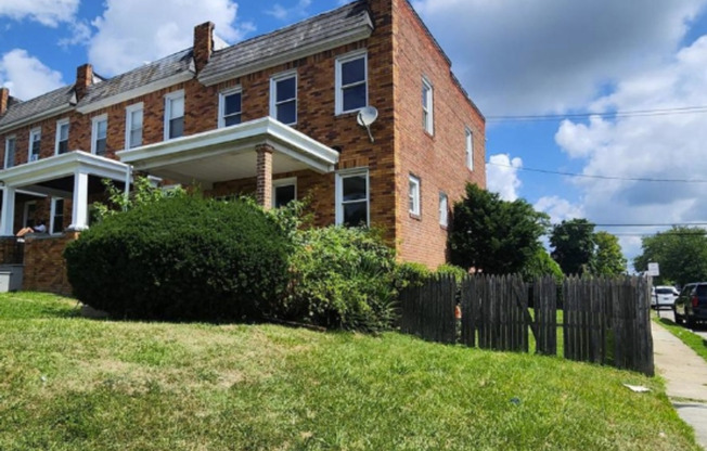 3 Bedroom 2 Bathroom recently renovated townhouse in Baltimore