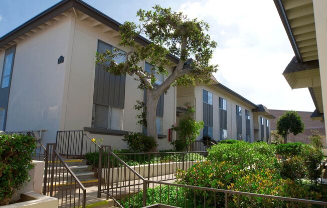 2 beds, 1 bath, 950 sqft, $2,195, Unit 070