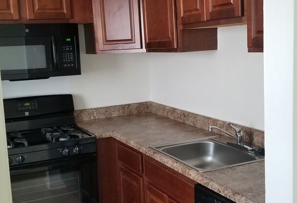 2 beds, 1.5 baths, 900 sqft, $1,395, Unit 234-J