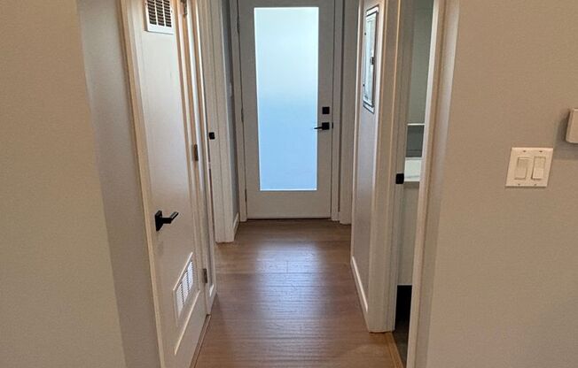 Beautiful 2 bed 1 bath modern apartment in Del Rey, Culver City adjacent