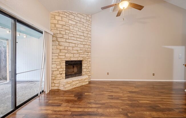 Delightful 2 Bedroom, 2 Bath Condo w/ Private Balcony in Round Rock