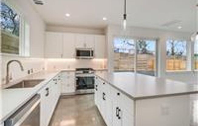 7004 Bennett