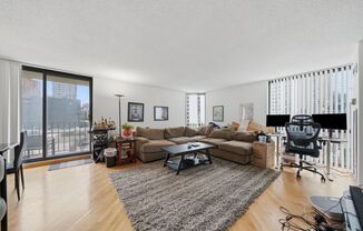 70 W. Huron Unit 502 - 2 Bed / 2 Bath