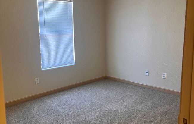 1 bed, 1 bath, 612 sqft, $895, Unit 906