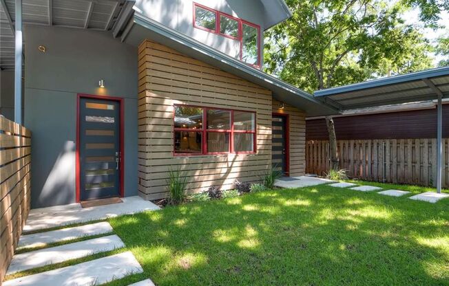 Luxurious 4-bedroom Townhome