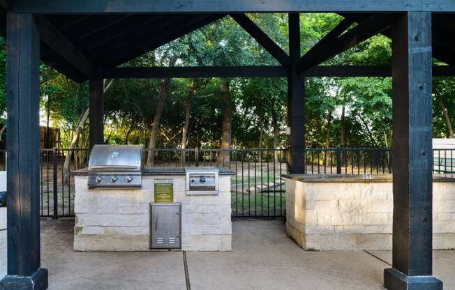 Grill at The Grove at White Oak Apartments, The Barvin Group, Houston, 77008