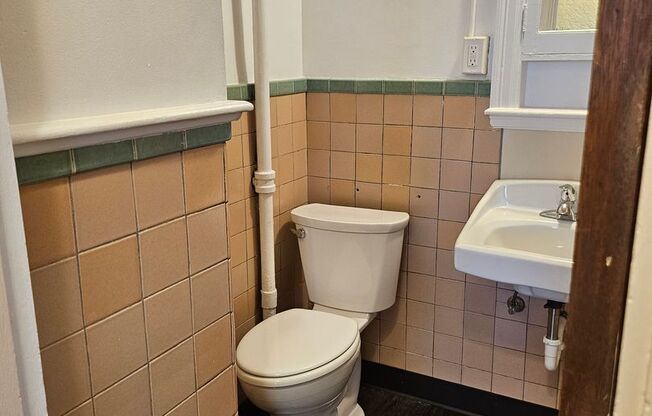1 bed, 1 bath, $700, Unit 410
