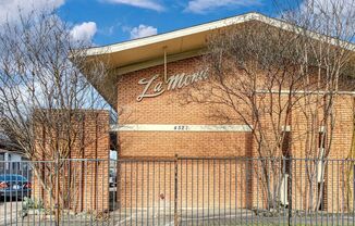 4521 Columbia Apartmetns