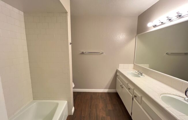 3 beds, 2 baths, $1,895, Unit #D