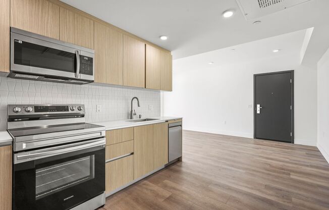 3 beds, 3 baths, 938 sqft, $3,651.43, Unit 504