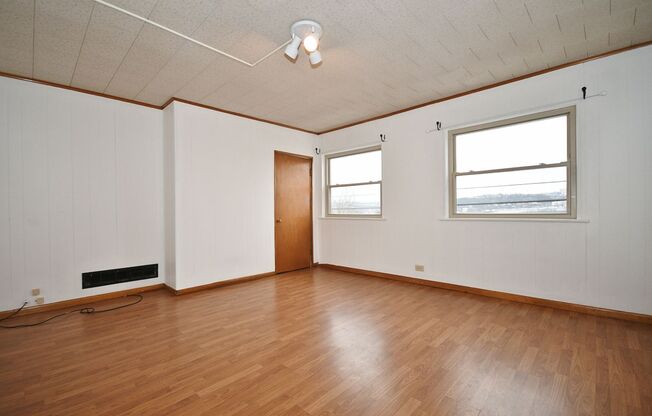 South Side 3BR - Simple, Solid, Ready