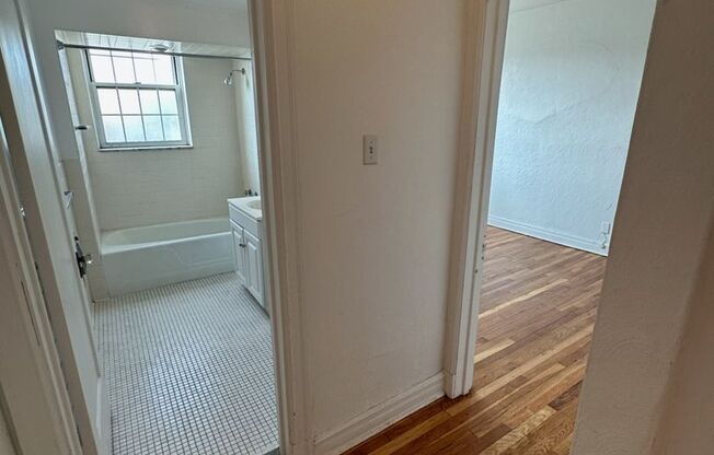 2 beds, 2 baths, 1,303 sqft, $2,165, Unit New King Edward  502