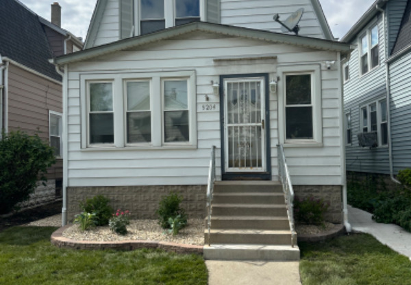 5204 N LUDLAM