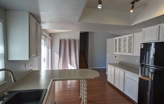 3 beds, 1 bath, $1,995, Unit #A