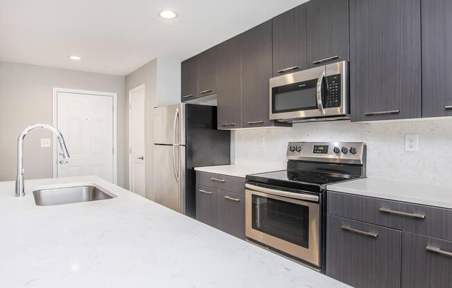 1 bed, 1 bath, 939 sqft, $1,675