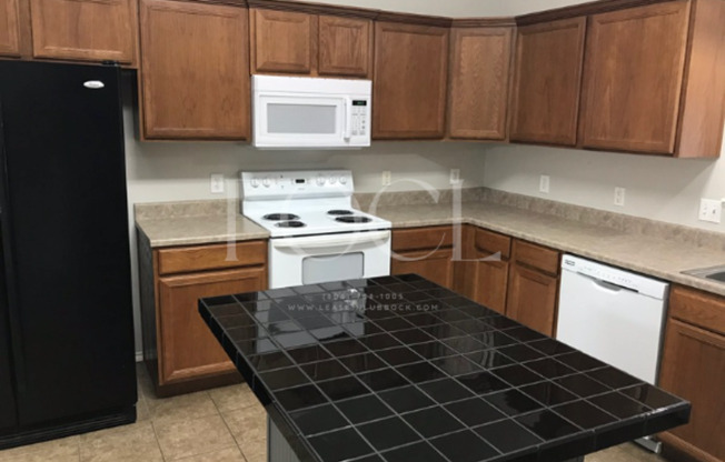 3 bed 2 bath off Milwaukee