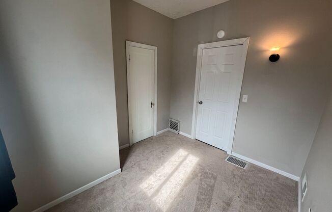 2 beds, 1 bath, $1,000, Unit A423-1