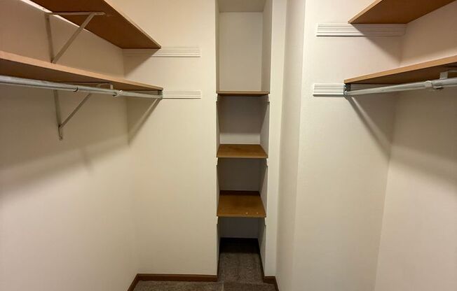 2 beds, 1 bath, 950 sqft, $1,775, Unit 7654CB