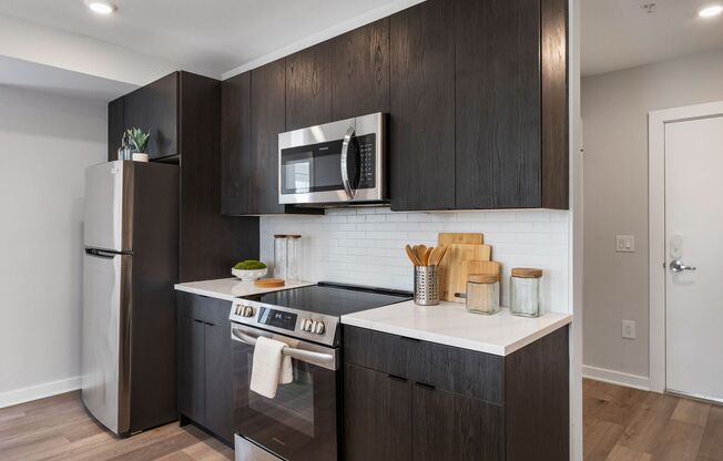 2 beds, 1 bath, 815 sqft, $2,130, Unit D215
