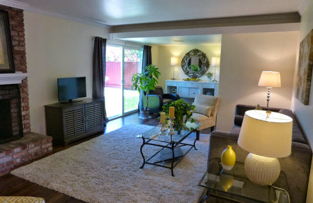 Beautiful 3bd Single Story House With In-unit Laundry