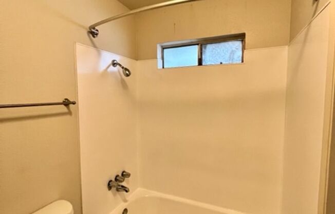1 bed, 1 bath, 700 sqft, $1,595, Unit 36