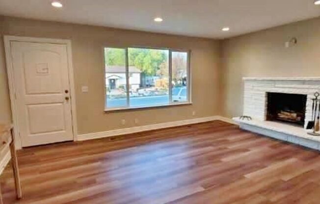 5 Bd 3 Ba Remodeled Home in Midvale