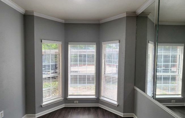 1 bed, 1 bath, 802 sqft, $1,575, Unit 722-u