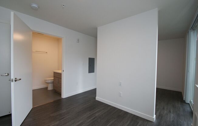 Studio, 1 bath, 255 sqft, $1,200, Unit 210