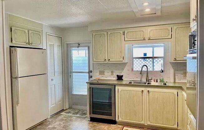 Near the beaches, Beautifully Furnished 2 Br, 2Ba, 55+ Community in Nokomis